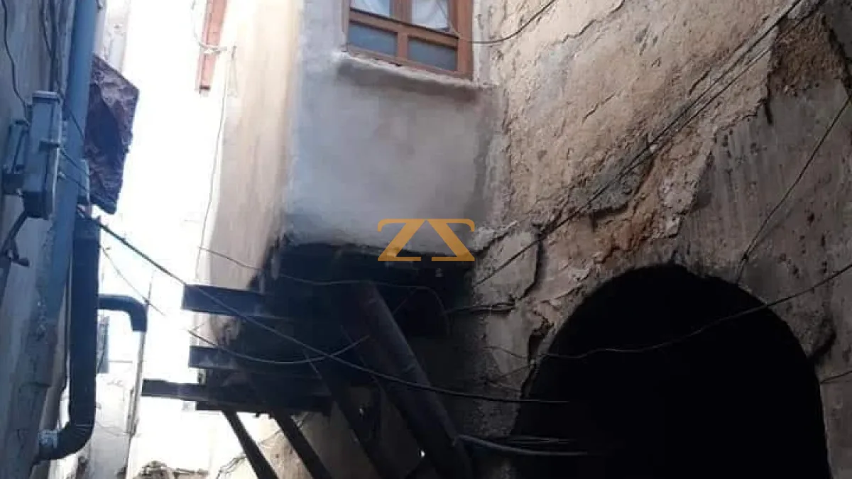 للبيع منزل في الميدان بنص السوق قريب من جامع الدقاق